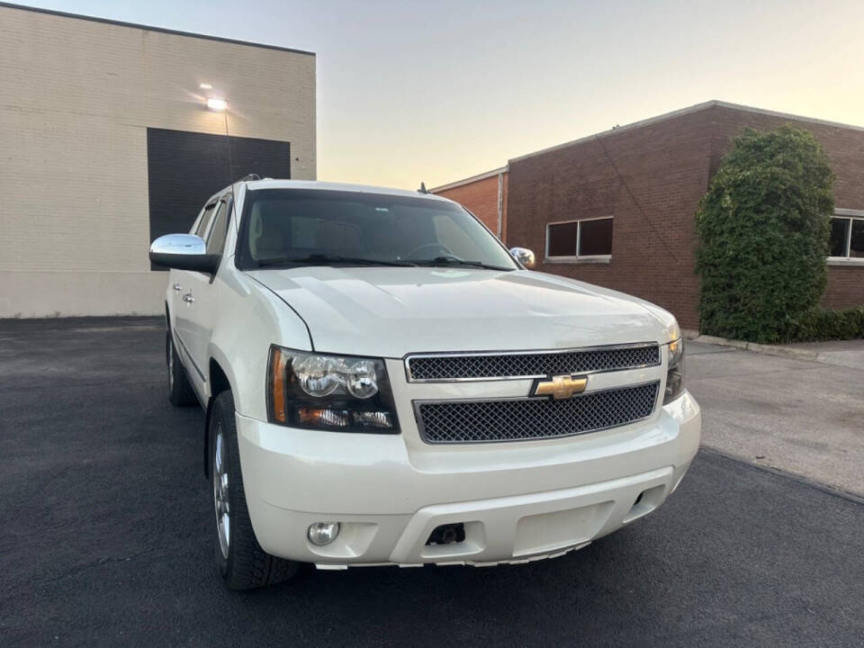 2010 Chevrolet Avalanche for sale at Sarenco Auto Inc in Dallas, TX