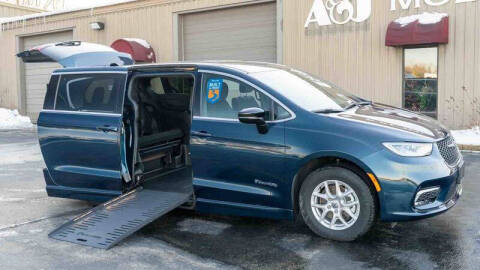 2024 Chrysler Pacifica Touring