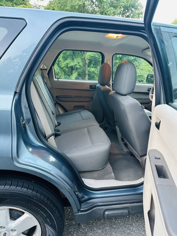 2010 Ford Escape XLS - Photo 18