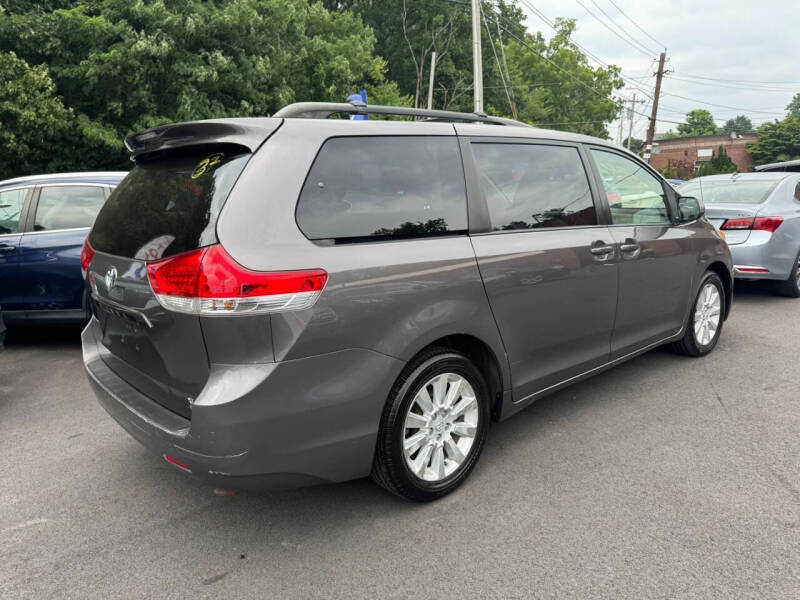2014 Toyota Sienna XLE 7-Passenger