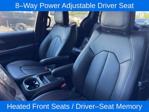 2027 Chrysler Pacifica Select