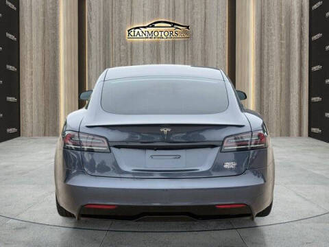 2022 Tesla Model S Plaid