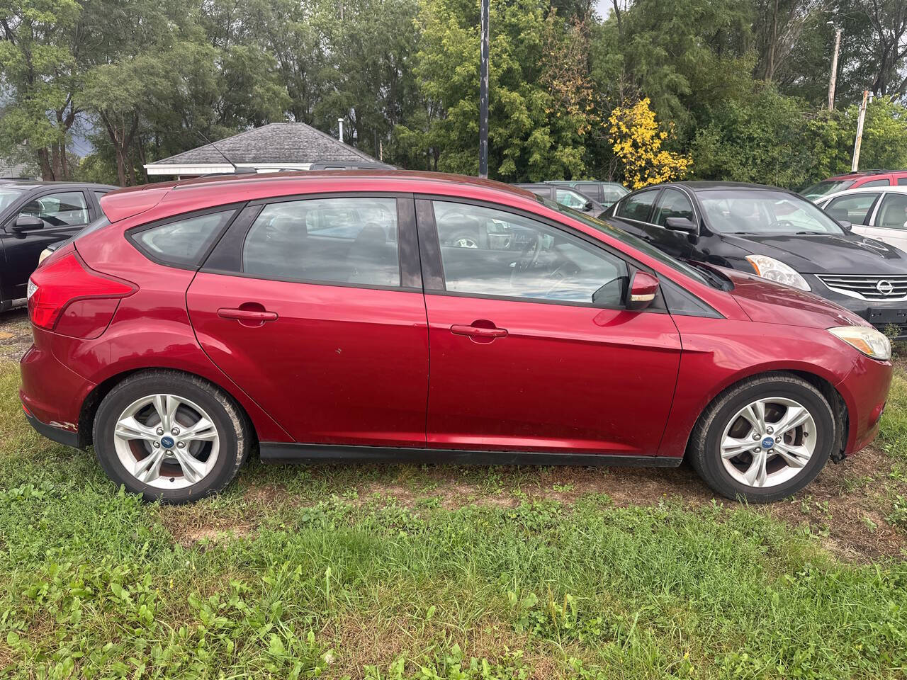 Red 2013 Ford Focus SE SE 4dr Hatchback 2