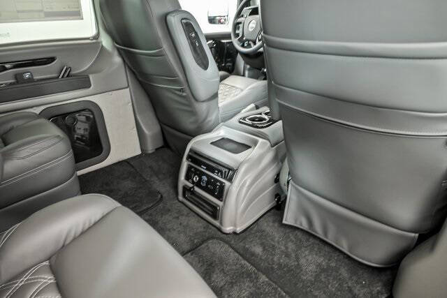 2025 GMC Savana 2500