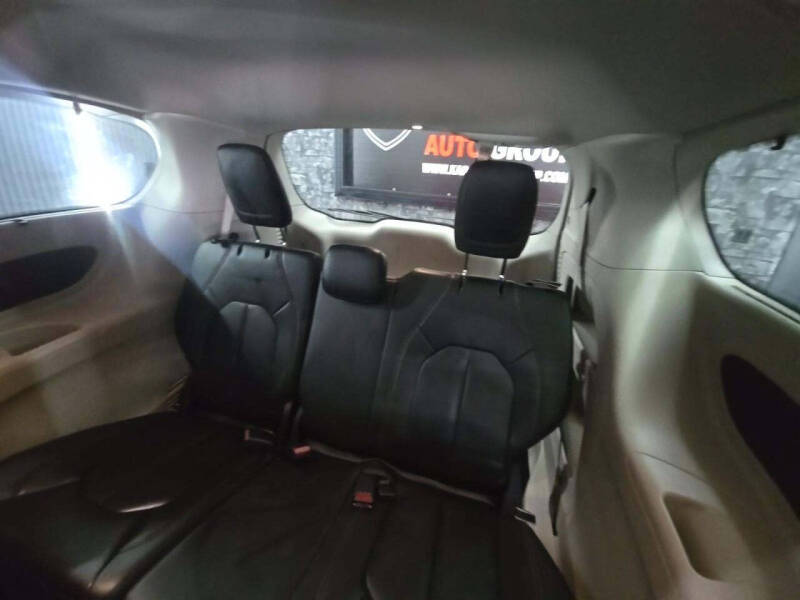 2017 Chrysler Pacifica Touring-L