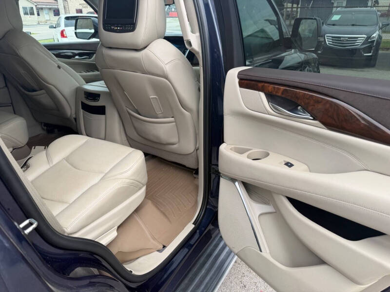 2017 Cadillac Escalade Luxury