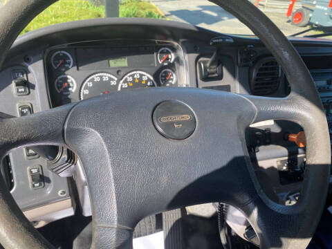 2009 Freightliner M2 106