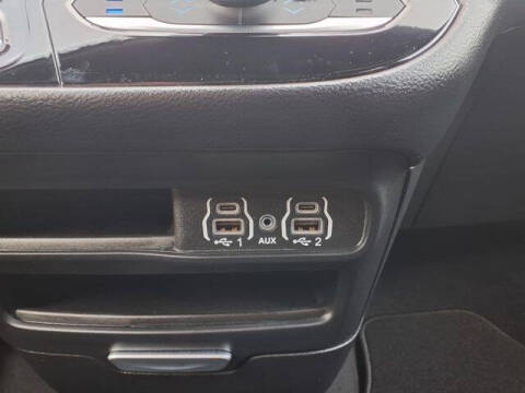 2025 Chrysler Voyager LX