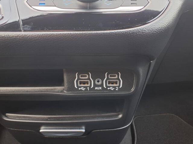 2025 Chrysler Voyager LX