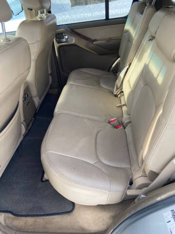 2005 Nissan Pathfinder LE
