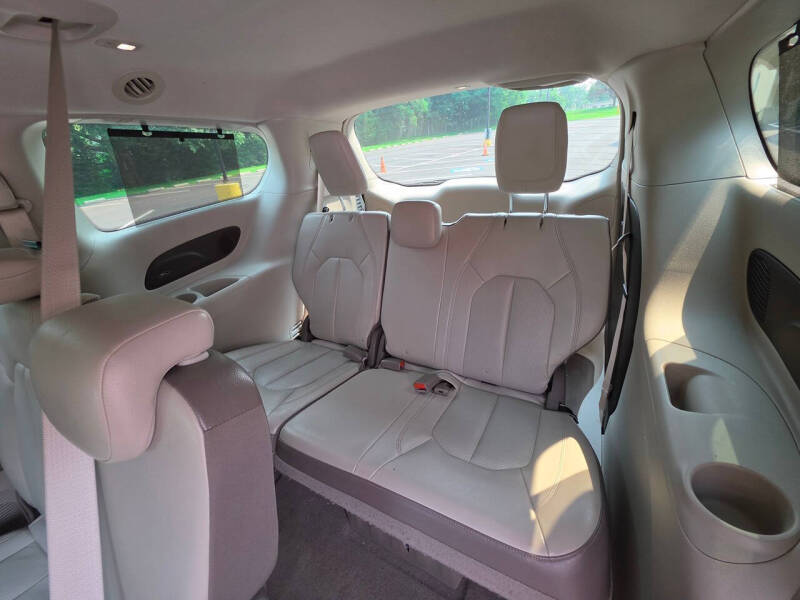 2017 Chrysler Pacifica Touring-L Plus