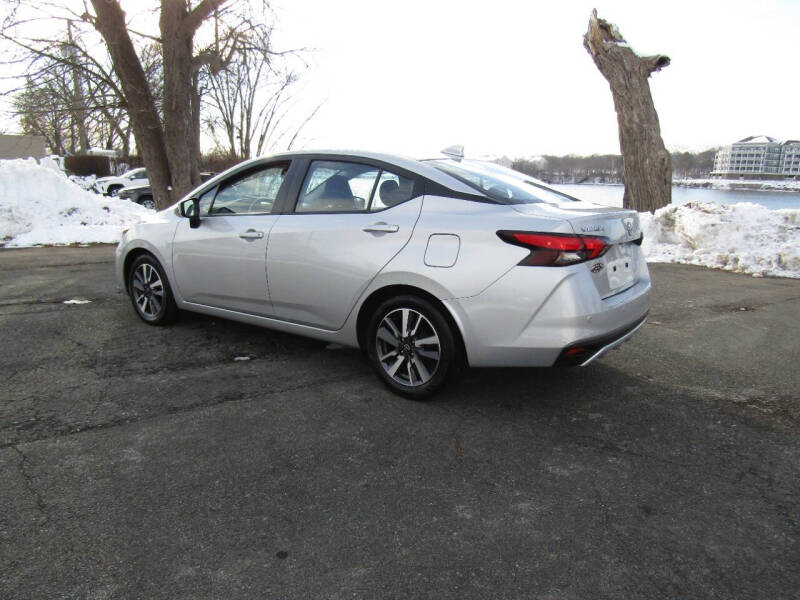 2023 Nissan Versa SV