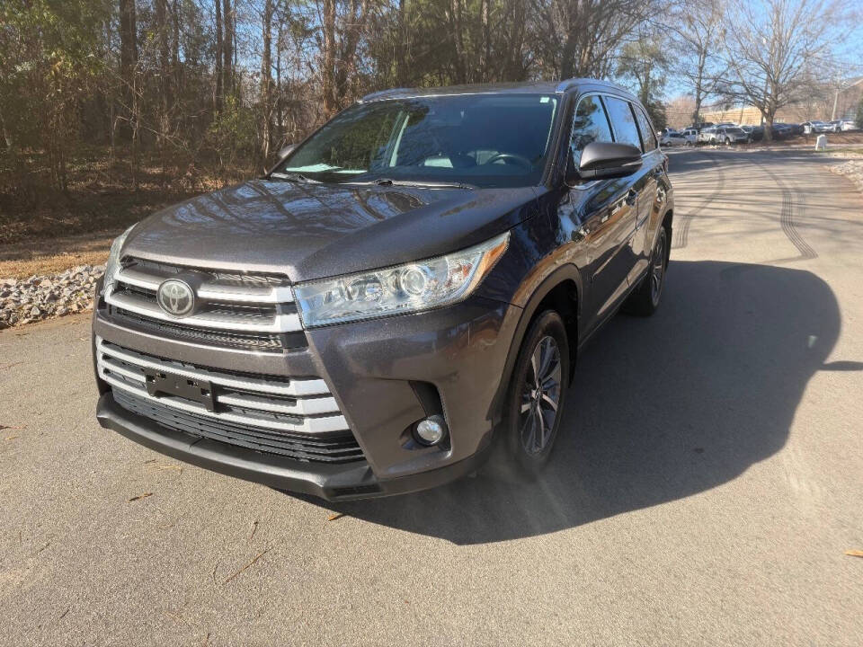 2017 Toyota Highlander XLE's photo