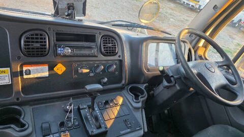 2011 Freightliner M2 106