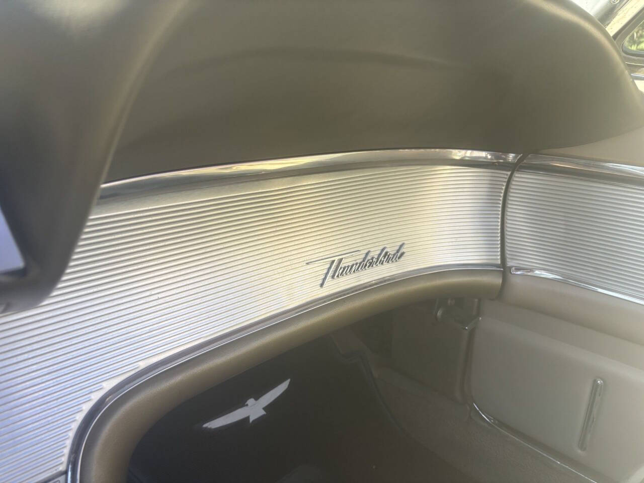 1963 Ford Thunderbird 25