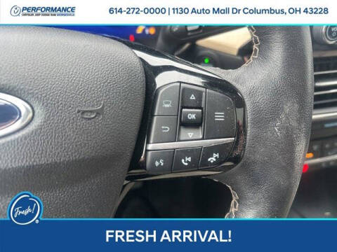 2022 Ford Escape Hybrid Titanium