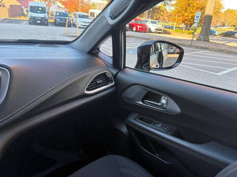 2024 Chrysler Pacifica Touring