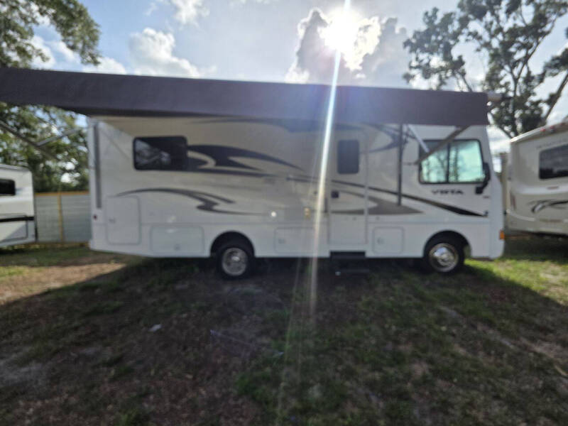 2013 Winnebago Vista