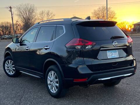 2018 Nissan Rogue for sale at DIRECT AUTO SALES in Maple Grove MN
