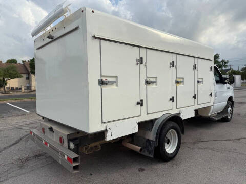 2017 Ford E-Series E-450 SD