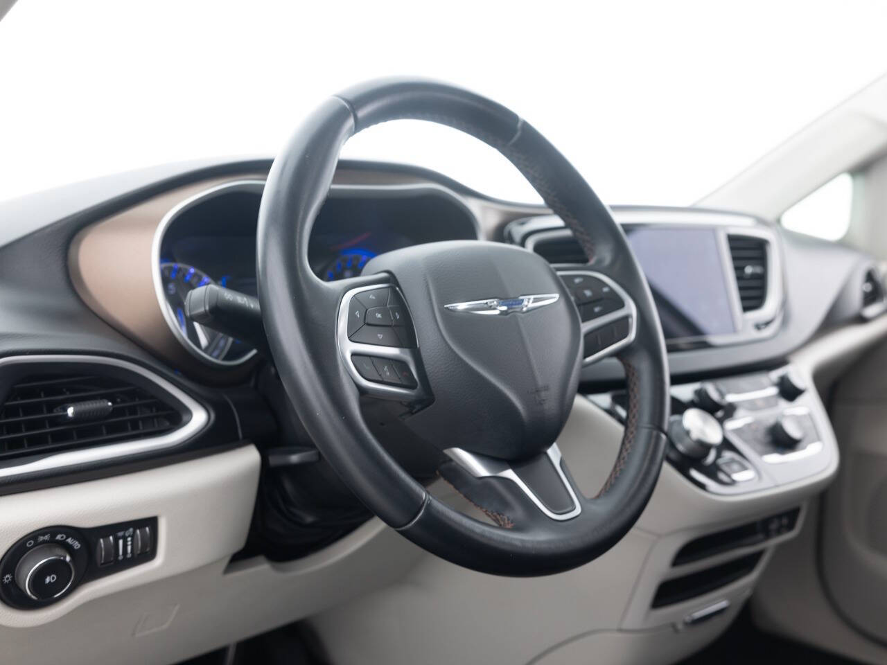 Used Car 2017 Chrysler Pacifica  Touring L 4dr Mini Van For Sale Under $15,000 In Coal City, Illinois