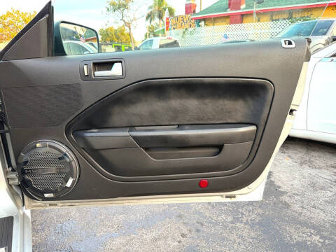 2005 Ford Mustang GT Deluxe