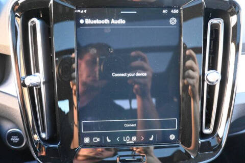 2025 Volvo XC40 B5 Core Bright Theme