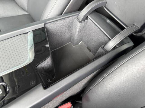 2024 Volvo XC60 B5 Core Dark Theme