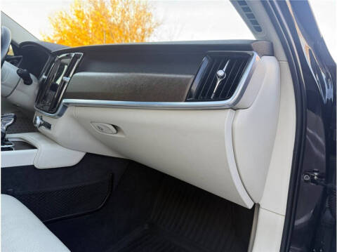 2020 Volvo V90 Cross Country T6