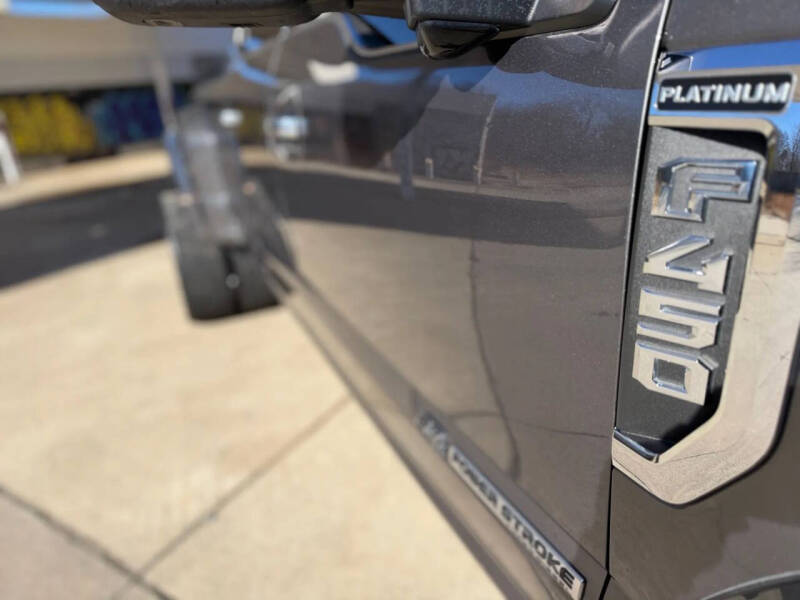 2022 Ford F-450 Super Duty Platinum