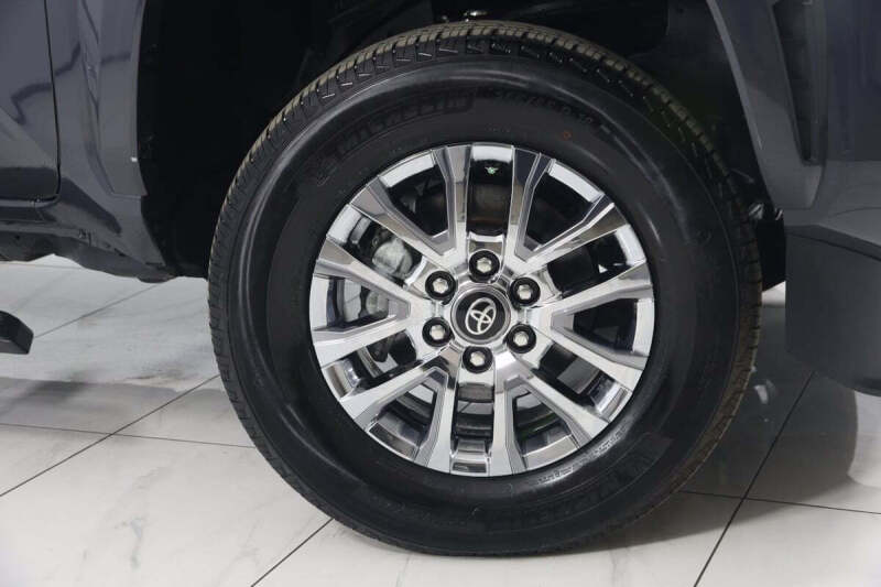 2024 Toyota Tacoma Limited HV