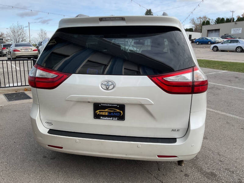 2015 Toyota Sienna XLE Premium 8-Passenger