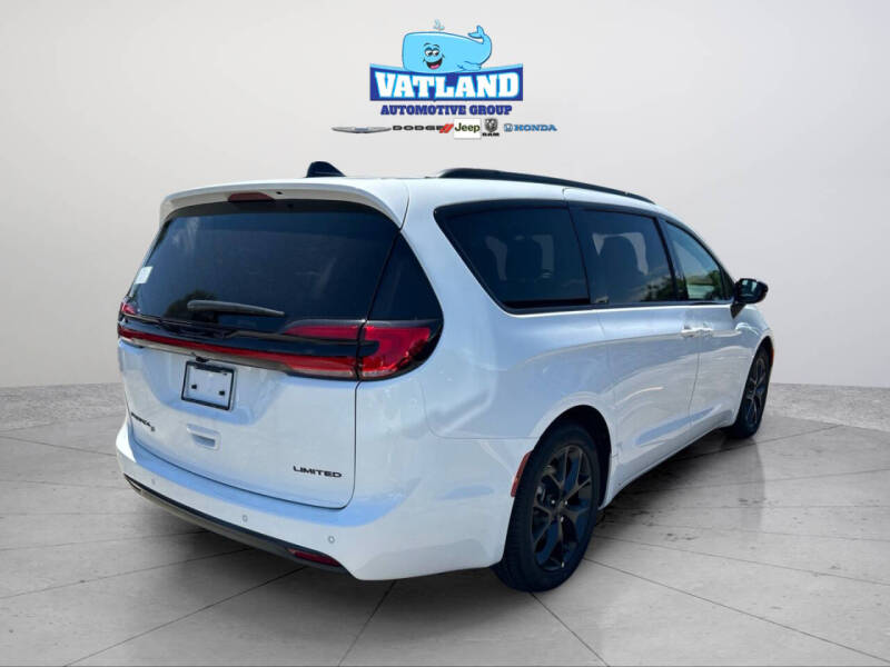 2027 Chrysler Pacifica Limited