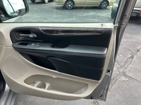 2016 Chrysler Town and Country Touring