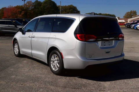 2026 Chrysler Voyager LX