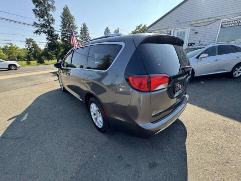 2017 Chrysler Pacifica Touring-L Plus