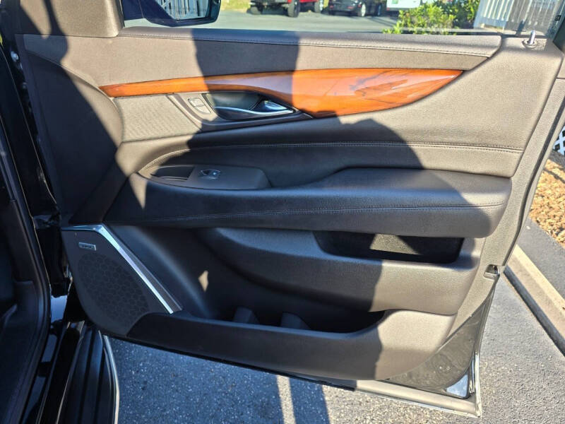 2017 Cadillac Escalade Luxury