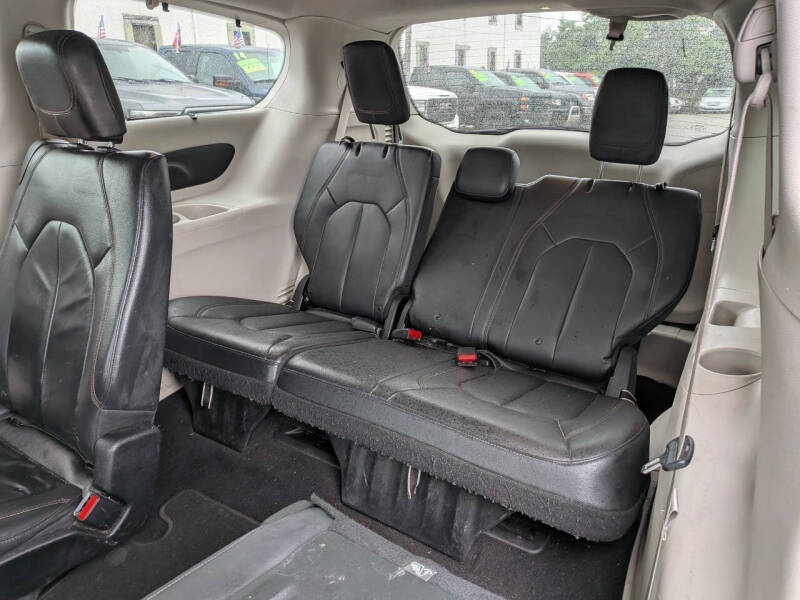 2017 Chrysler Pacifica Touring-L
