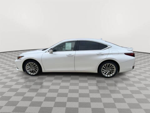 2023 Lexus ES 300h Luxury