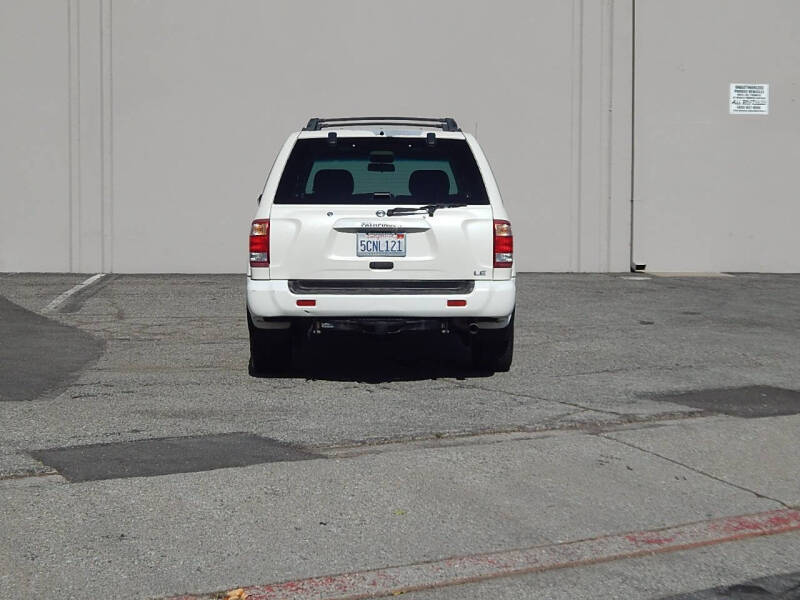 2003 Nissan Pathfinder LE