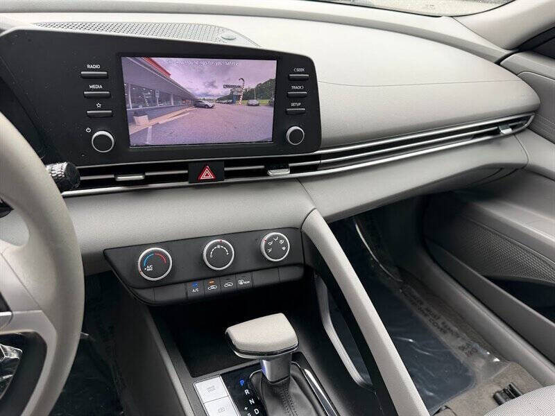 2023 Hyundai Elantra SE