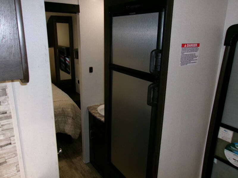 2019 Forest River Shockwave 25rqmx