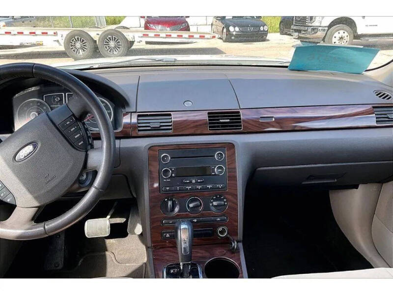 2009 Ford Taurus SE