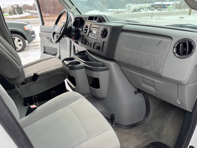 2012 Ford E-Series E-150 XLT