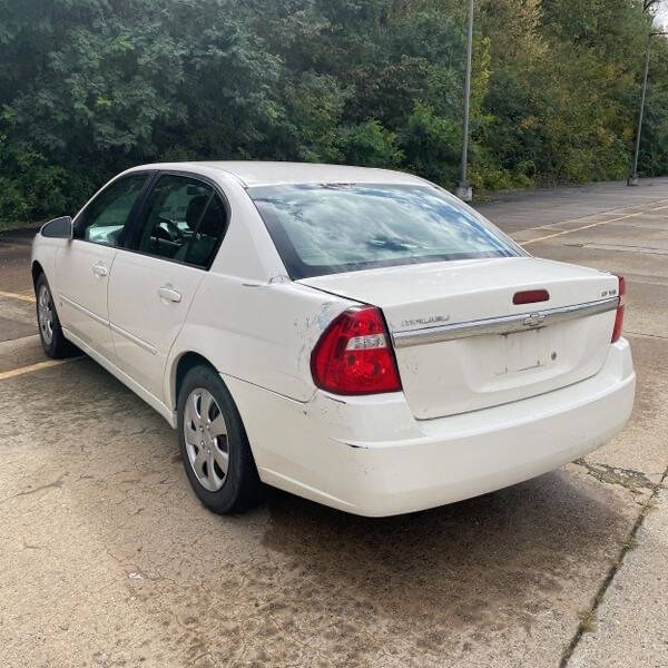 2008 Chevrolet Malibu Classic for sale at Green Light Auto in Bridgeton, NJ