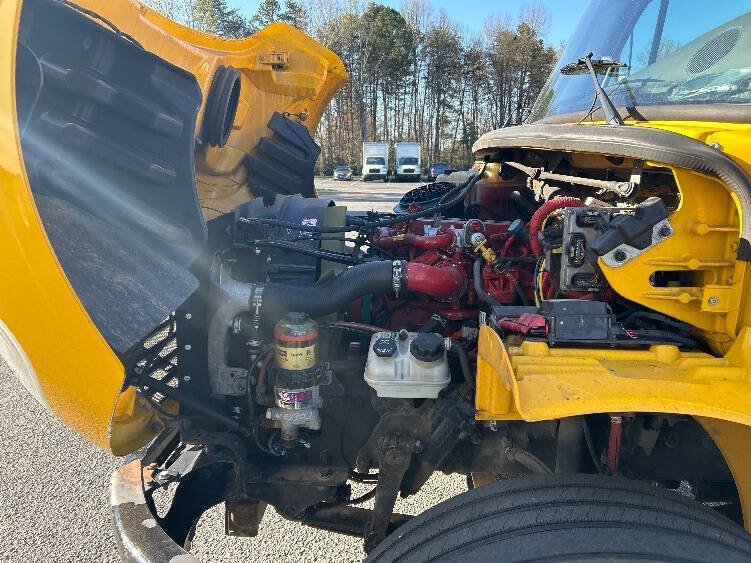 2019 Freightliner M2 106