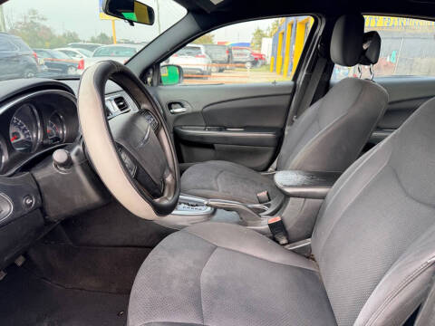 2013 Chrysler 200 LX