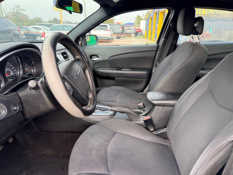 2013 Chrysler 200 LX