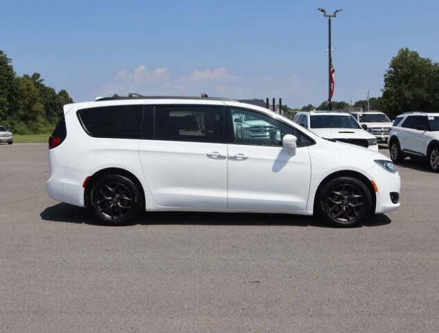 2020 Chrysler Pacifica for sale at Modern Automotive Group LLC in Lafayette, TN