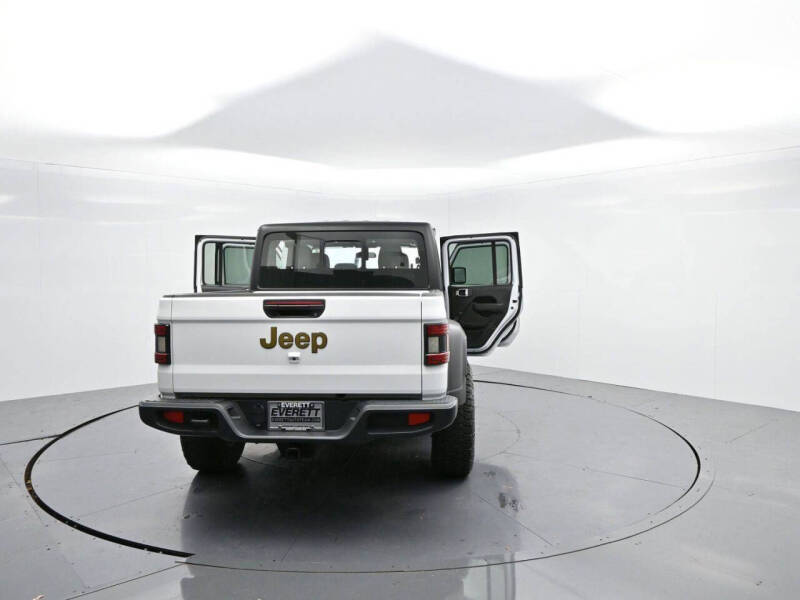 2024 Jeep Gladiator Sport